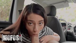 Insolent Uber driver Gianna Ivy kan knap modstå sin flotte passager