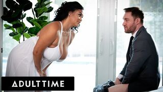 Store naturlige killinger: Ashlyn Formand Peaks springer vildt på den bedste vens hale!
