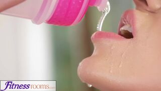 Afina Kisser blonde russiske milf sulten sutter den store pik