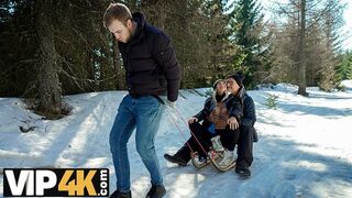 Varm generation sex ved siden af brand