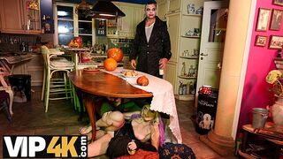 Halloween skjule homoseksuelle spil med moden pige