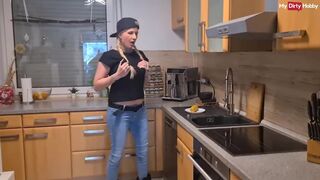 Tysk amatør milf bruger majs til at kneppe hendes fisse og slikke hendes egen juice