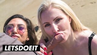 Frida Sante og Georgie Lyall sutter røv på en kæmpe pik på stranden