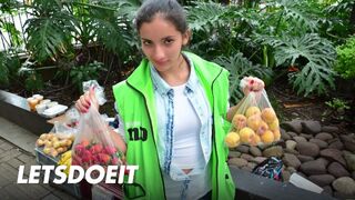 Latin milf Mary knap sprays på hendes ansigt efter hot fuck