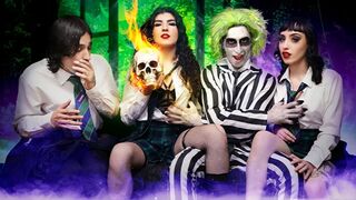 Beetlejuice xxx parody: Aryana Starr forfører sin unge hale til den helvedes fest