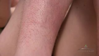 Skyler elsker sin behårede krop - hot teen onani
