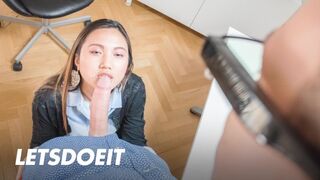 Maj Thai Asiatiske skønhed i udlandet efter hot fuck nyder ansigt