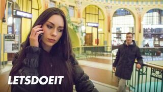 Arwen Gold har et stramt sind trange en udenlandsk pik eventyr