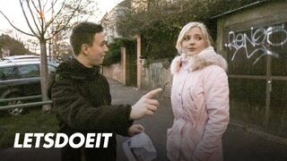 Kinky tourist Zazie Skymm forfører Studen til hårdt at kneppe på sit kontor