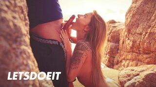 Angel Piaff 's perverteret onani og hot sucking på stranden