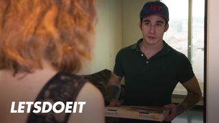 Snyder fisse Arian Joy knepper sin kæreste først, og så knepper han hende godt
