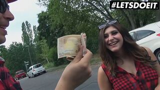 Busty tysk teenage pige betaler for vilde sex bil fuck