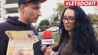 Tysk teenage pige med en stor røv komme af bussen i hot bil fuck