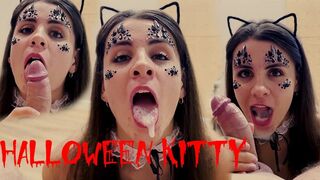 Hot teen kat sluger hver sidste dråbe