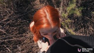 Sexet rød teenager Madi Collins render hendes fisse og knepper hende hårdt, kæmpe pik