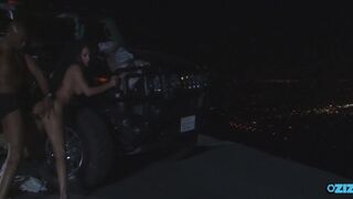 Hot round Latin pige derude fucking hendes big- pik sort elsker