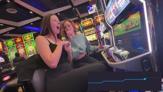 Nadia Foxx og Serenity Cox forsøger at undgå fornøjelse i at jage jackpots