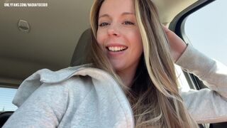 Dag af en camgirl: test nye spil i bilbane og indkøbscenter, serielle orgasmiske fornøjelser