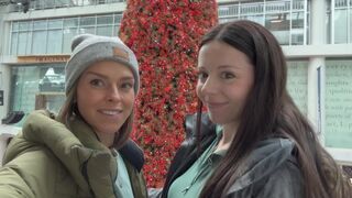 Nadia Foxx og Serenity Cox indkøbscenter med skjulte glæder - fantastiske blonder forsøg og offentlige orgasmer!