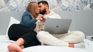 Perfekt teenager forfører jomfrudrengen på en første date - hun har sindet