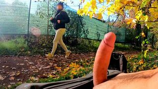 Park cock flash: en skamløs milf kunne ikke modstå en hård bryst fuck
