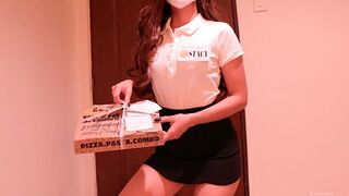 Pinay pizza pigen er kneppet af køberen