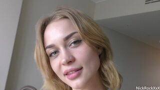 Loren Strawberry har en stram teen fisse anal på hotellet