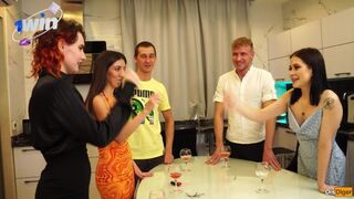 Nytårssex i swingers klubben - en stor pik kamp!