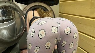 Sexet pige sidder fast i vaskemaskinen og får sin pik anny walker