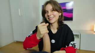 Teenage amatør tæve skøre ansigt-til-ansigt udvælgelse - varm mund spyttende og lege med din røv!