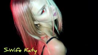 Halloween fucking med kady: vild blowjob og ansigt spray