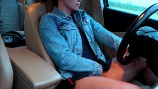 Varm dame i bilen onanerer i skjul