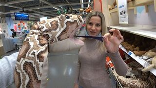 Letty sorte fucks vildt offentligt med monster pub 2