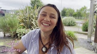 En moden dame tager min 40-årige mødom