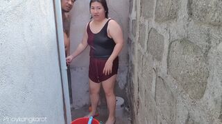 Filipina pige i badeværelset, hårdt fucked