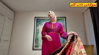 Hot stedmor knepper min mors store røv og bryster med sin stedsøn