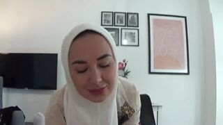 Hot egyptiske milf snyder på hendes mand med sin kollega under en vild fuck