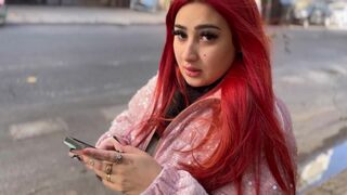 Hot Latina pige deler sin unge med en fremmed og knepper hende hårdt