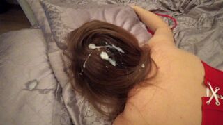 Sprinkler på teenage piges hår efter vilde anal fuck