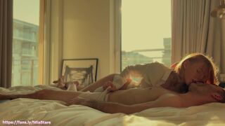 Passiv ridning og brutal orgasme med en smuk blonde fisse