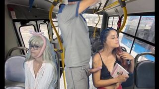 Pervers på bussen gnide til kvinder i offentligheden!
