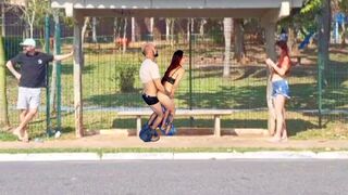 Wild fuck ved busstoppestedet i fri luft