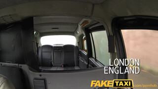 FakeTaxi - den lokale danser fra baren
