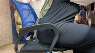 Min vens arabiske kone blev ophidset på arbejdet og kneppede sig selv i trusserne