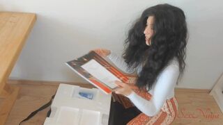 Hvad som helst den tantalske rådgiver ville gøre for at sælge et sexspil