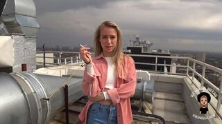 Hot bitch næsten slugt pik på gaden