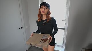 Sexet skolepige kurer spiste min pizza og jeg kneppede hendes stramme fisse