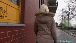 Offentlig agent - Lucy Shine tager penge for sex