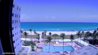 Nøgen på Miami strand, hotelværelse vindue på havet