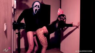 Mask skøre hårdt fuck den brune pige foran spejlet - Halloween rollespil fetish fordobler spil